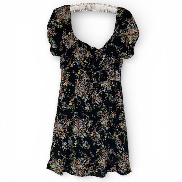 Forever 21 Black Floral Puff Sleeve Dress - Picture 5 of 11
